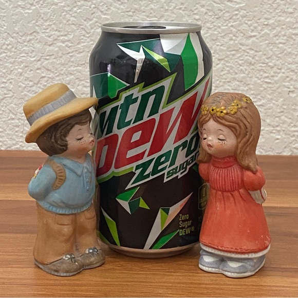 Pair of Vintage 1979 LUCY RIGG Adorable Kissing Boy & Girl Figurine Kitsch - Picture 7 of 15